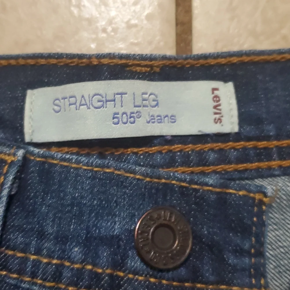 Levis - Picture 3 of 8